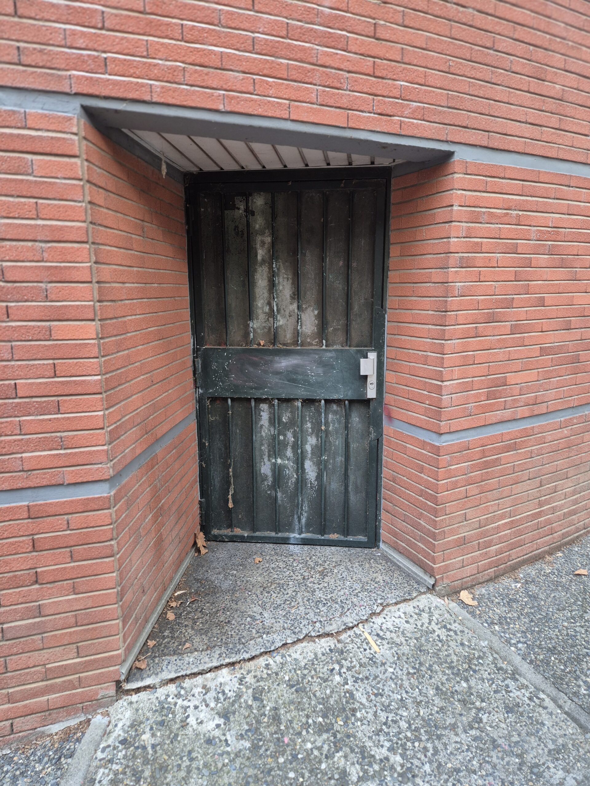Porte d’entrée renforcée avec système de fermeture sécurisé